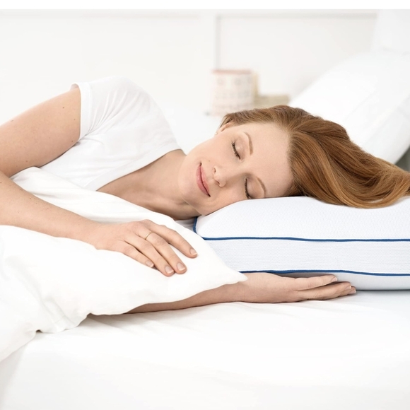 Serta Pillow - Picture 4 of 14